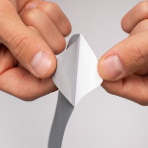 Selvklebende refleks