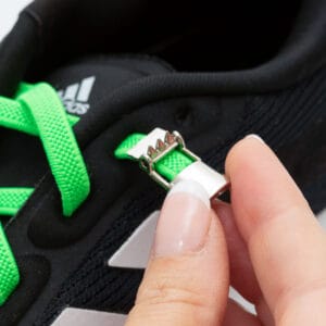 Magnetisk lås for skolisser