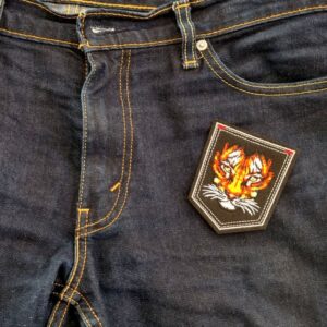 Tiger svart bakgrunn Strykemerke klesplagg