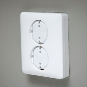 Barne­sikring til stikkontakt