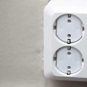 Barne­sikring til stikkontakt