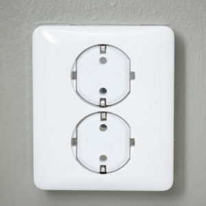 Barne­sikring til stikkontakt